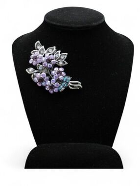 2005 Avon Purple Floral Rhinestone Brooch Pin with Box